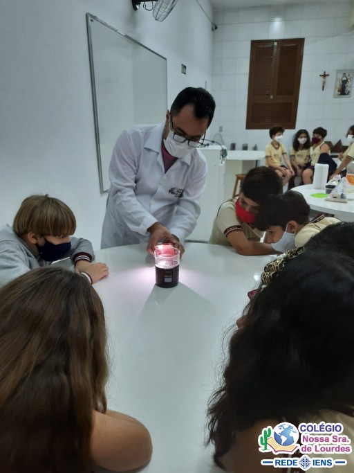 Read more about the article Aula no laboratório de exatas com as turmas do 4º ano do Fundamental Anos Iniciais.