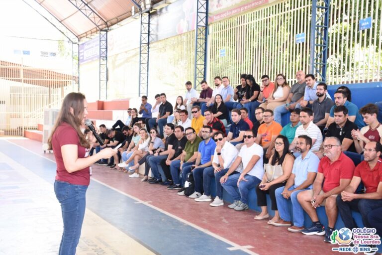 Leia mais sobre o artigo Homenagem aos pais: Maternais I, II e III da Educação Infantil.