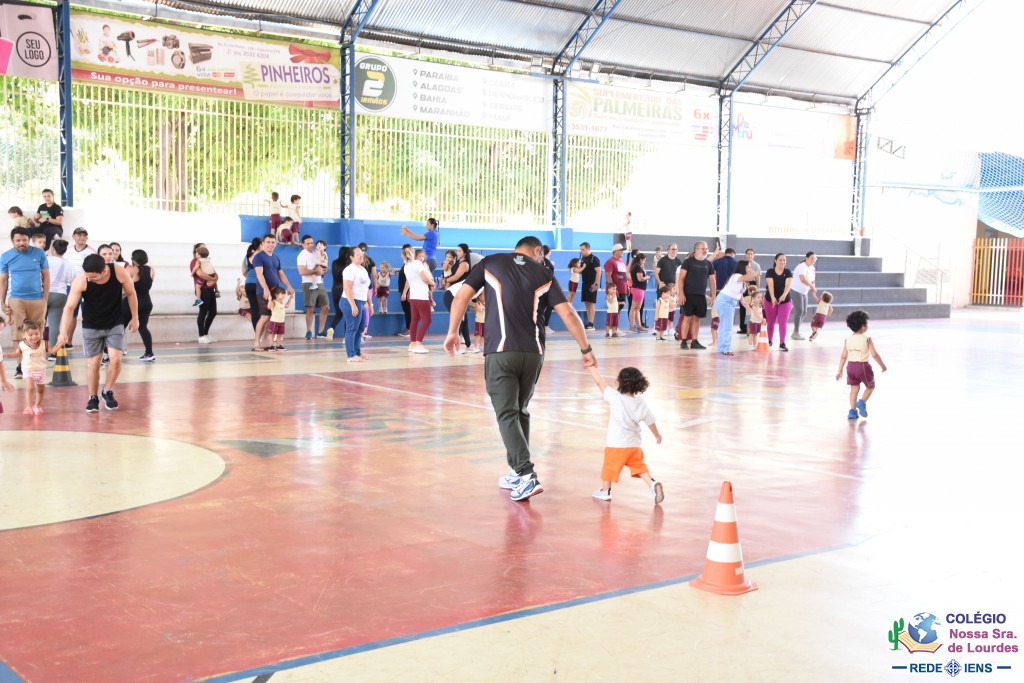 Leia mais sobre o artigo Semana Cultural e Desportiva – Atividades Desportivas com às famílias e alunos da Educação Infantil.