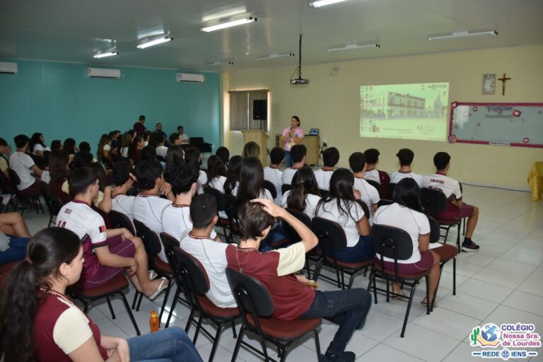 Leia mais sobre o artigo Momento de envio dos estudantes do 3º ano do Ensino Médio para realização das provas do ENEM.